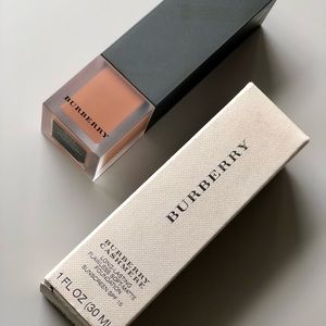 Burberry Fresh Glow Luminous Foundation Mocha 64